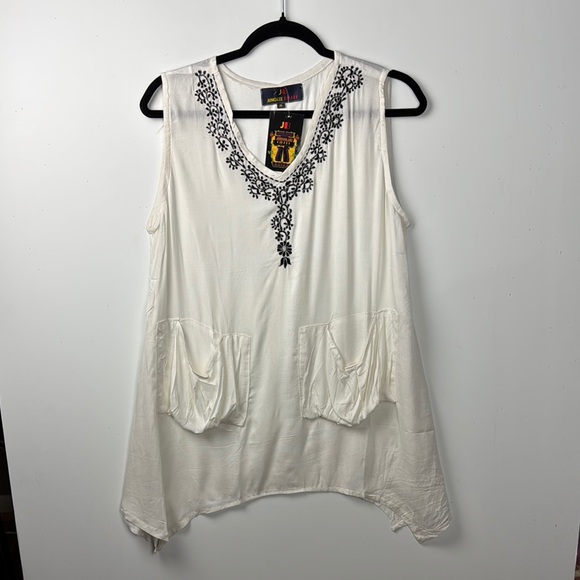 JUNGLEE BILLEE NWT SZ L Ivory Sleeveless Tunic Black Embroidery Handkerchief hem - Picture 1 of 8